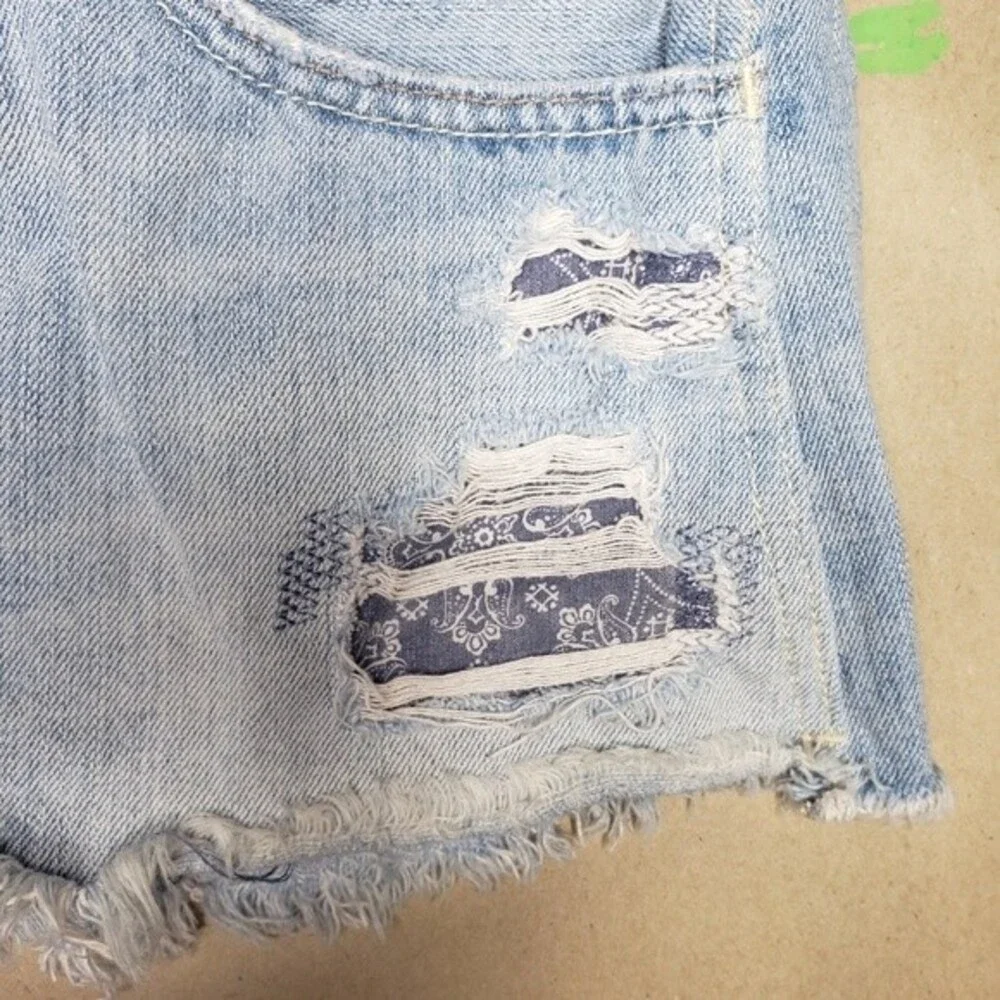 HOLLISTER DESTROYED JEAN SHORTS SIZE 1 W25